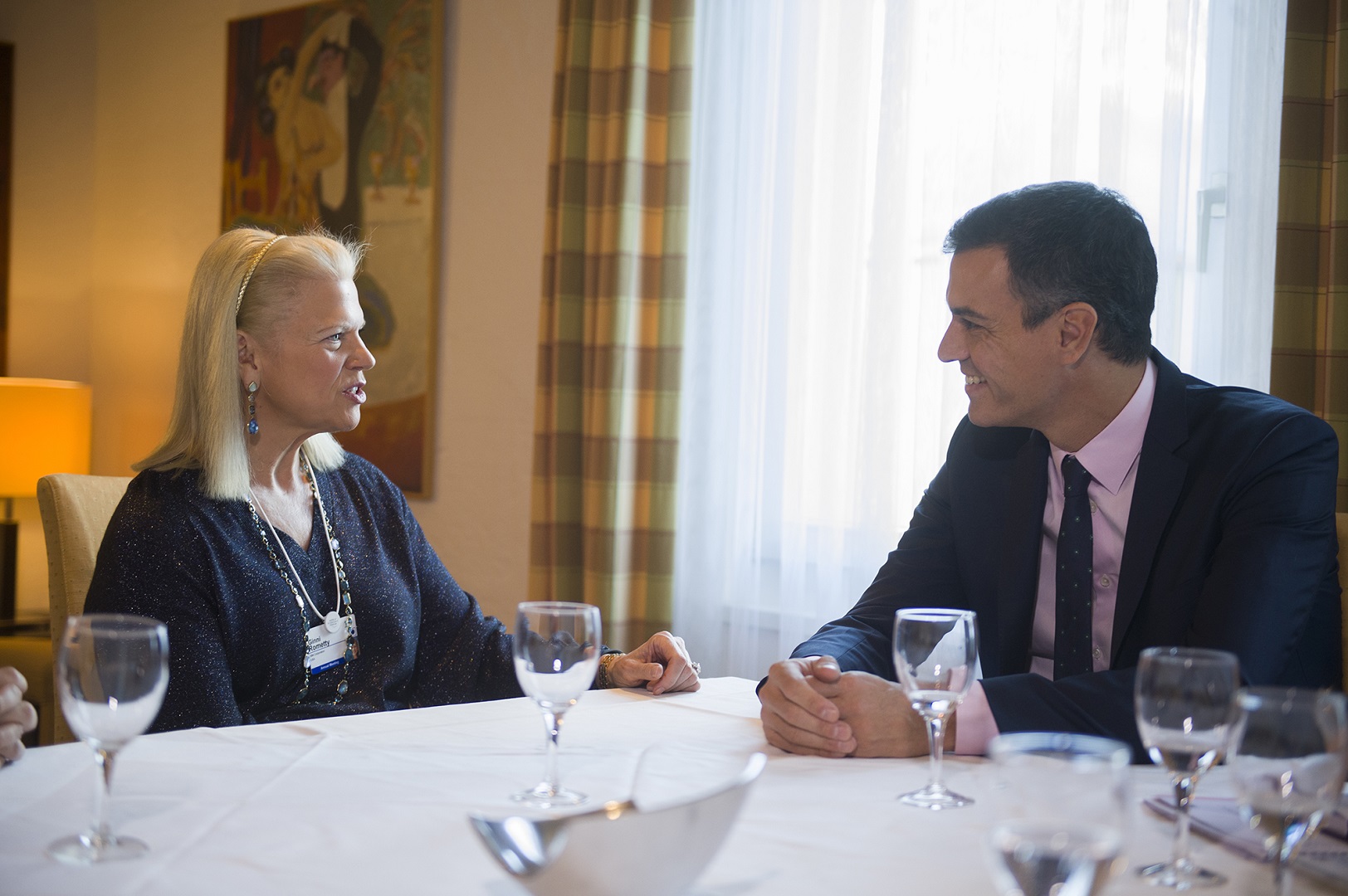 Ginni Rometty, presidenta mundial de IBM, y Pedro Sánchez, presidente del Gobierno de España