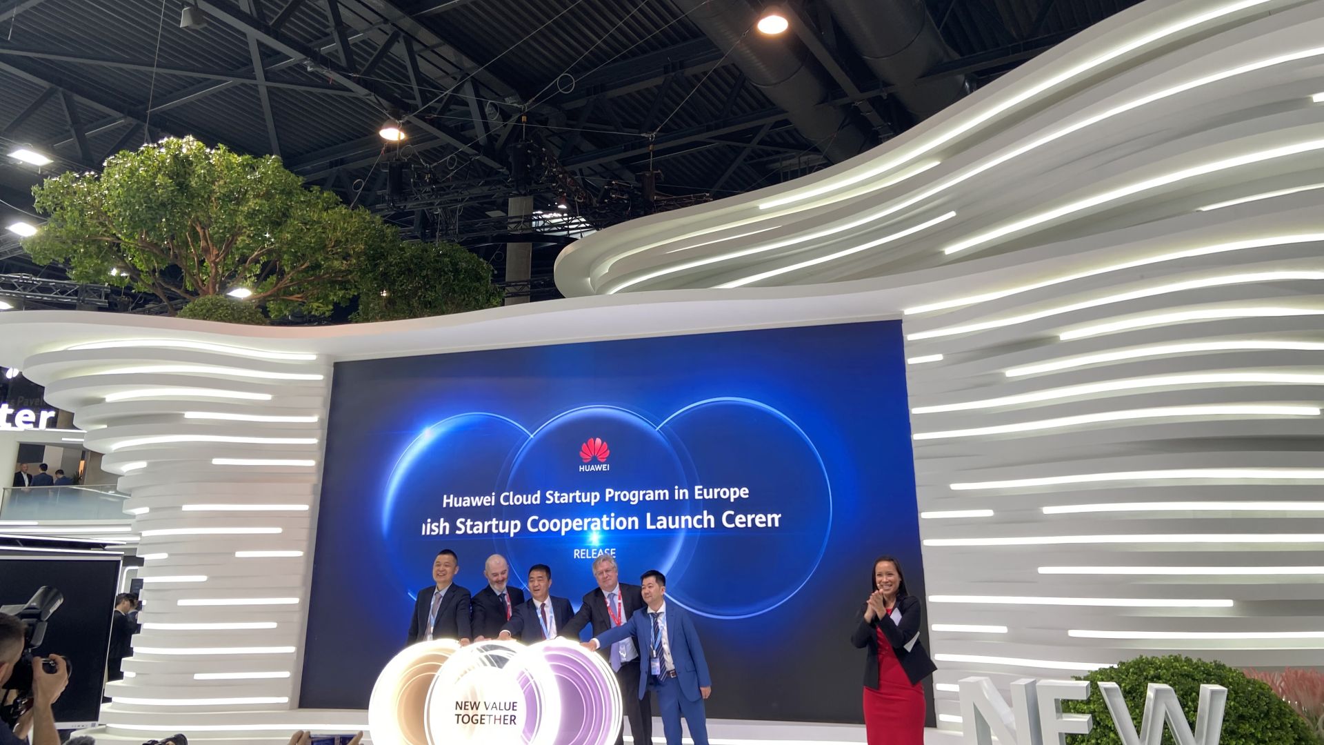 Huawei alianza startups
